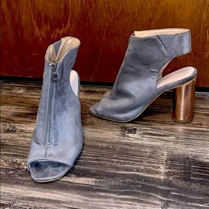 Open toed heeled sandals